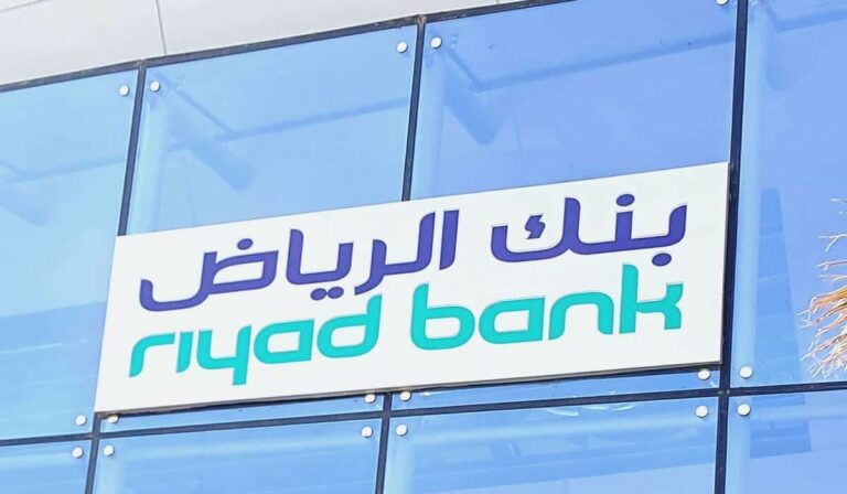 كيف استثمر فلوسي في بنك الرياض
