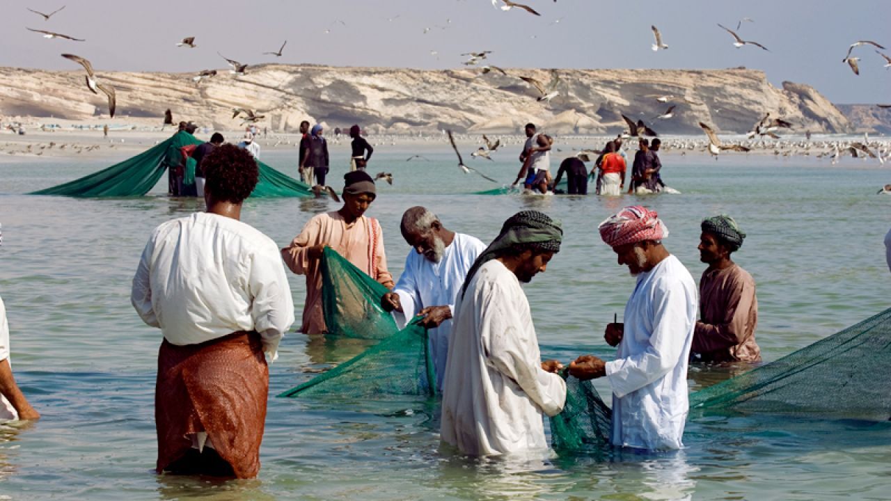 تحذير عاجل للصيادين بسلطنة عمان