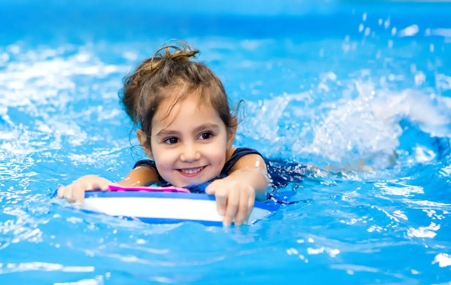 نادي تعليم سباحة للاطفال شرق الرياض