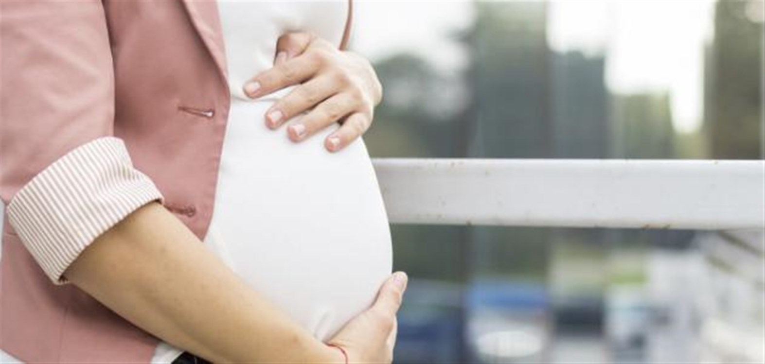 منح الكويتية الحامل إجازة مرضية عند بلوغ الحمل 30 أسبوعاً