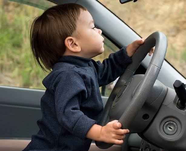 تسجيل مركبة باسم طفل لا يحمل رخصة قيادة
